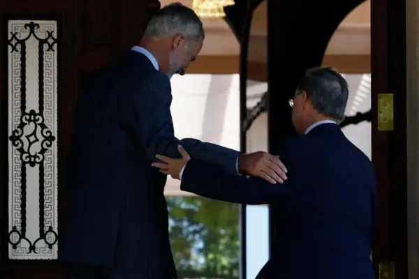 The Government freezes the option for the King to visit Ceuta and sets two requirements: "When appropriate" and "with absolute coordination"