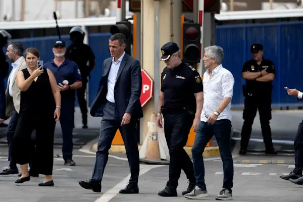 The Ceuta avalanche opens a rift between the Interior and Defense ministries while Sánchez and Marlaska cover for Morocco