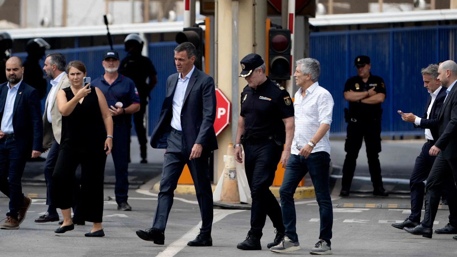 The Ceuta avalanche opens a rift between the Interior and Defense ministries while Sánchez and Marlaska cover for Morocco