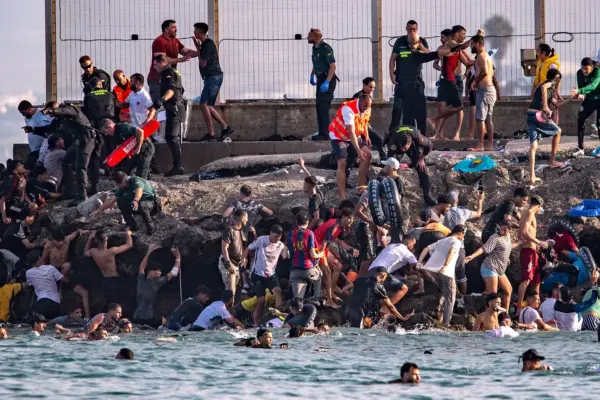 The Government now points out that it had "no kind of information" from its security services about the avalanche of 60,000 people to Ceuta