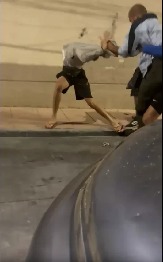 Obscene gestures to a woman from Ceuta, suffocation among migrants, and a "get out, go back to your country" while kicking her: the three violences shaking Ceuta since 30-J