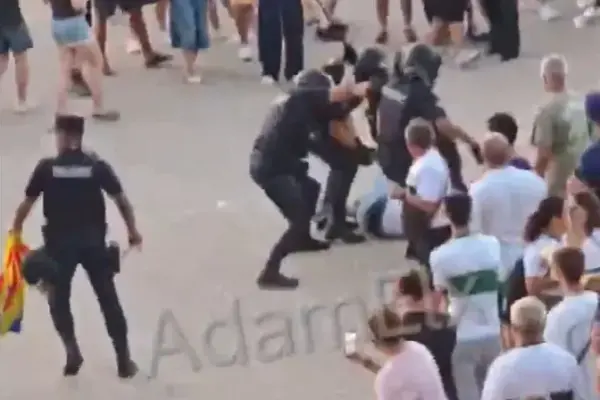 Marlaska orders an investigation into the Police officers who charged against Barça fans after pressure from the independence movement