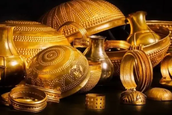 Three hooded men steal the Treasure of Villena in four minutes, one of the most valuable collections from the Bronze Age in Europe