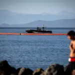 A double physical and legal barrier in the sea of Ceuta: deters and allows hot returns