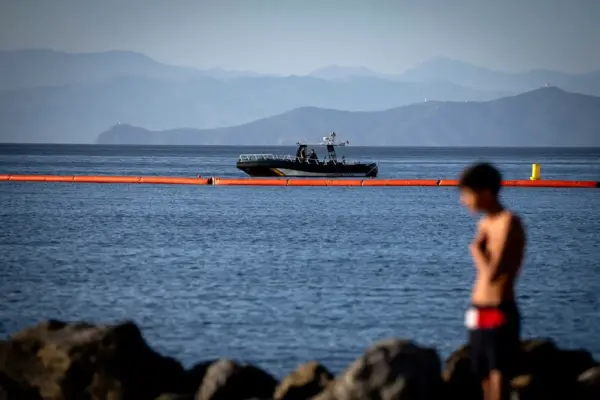 A double physical and legal barrier in the sea of Ceuta: deters and allows hot returns