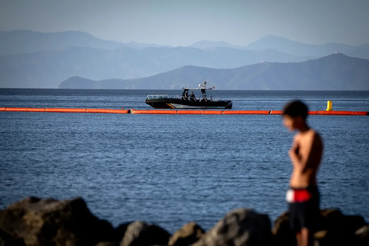 A double physical and legal barrier in the sea of Ceuta: deters and allows hot returns