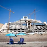 How to demolish 42,000 square meters of concrete from the Algarrobico after 20 years of construction halt