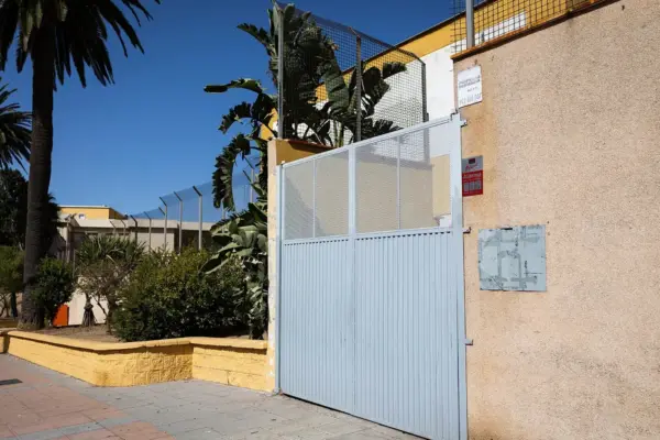 The Government will place police officers in Ceuta's schools, which will also be monitored at night to prevent immigrants from entering