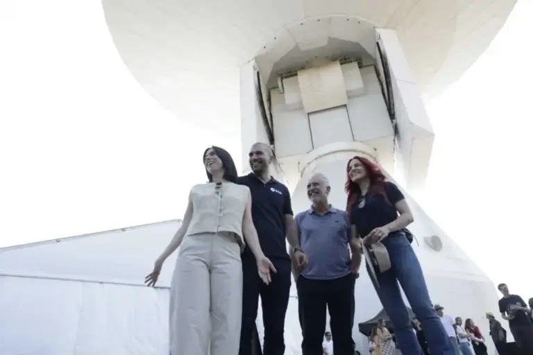 Ministers Diana Morant and Ángel Víctor Torres and astronauts Pablo Álvarez and Sara García, in Yebes. | CARLOS GARCÍA POZO