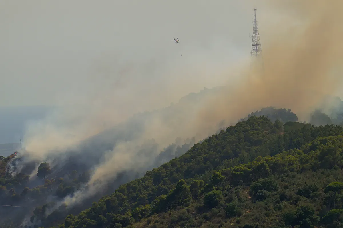 Declared a forest fire in Collserola, visible from Barcelona and various points in the metropolitan area