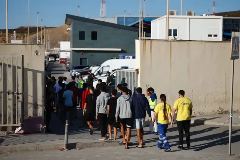 Entry of immigrants to Ceuta from Morocco, live | Marlaska raises to 72,000 the number of immigrants who entered Ceuta from Morocco