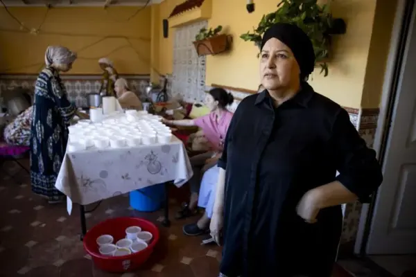 The 400 children of Sabah in Ceuta: the businesswoman gives bread, clothes, and hygiene in her home 14 hours a day