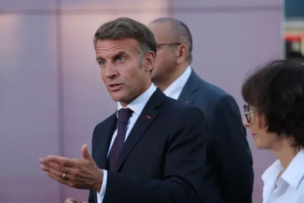 France is considering curbing the revaluation of high pensions to reduce the deficit