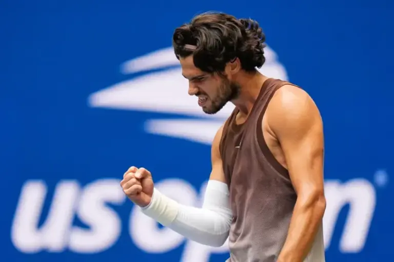 Alcaraz returns as Alcaraz: defeats Safiullin in the first round of the US Open and leaves behind his long injury