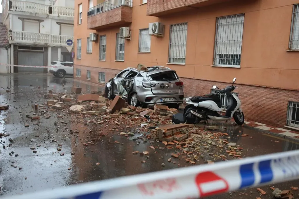 Granada starts to tremble: "First the ground roared and then the sky"