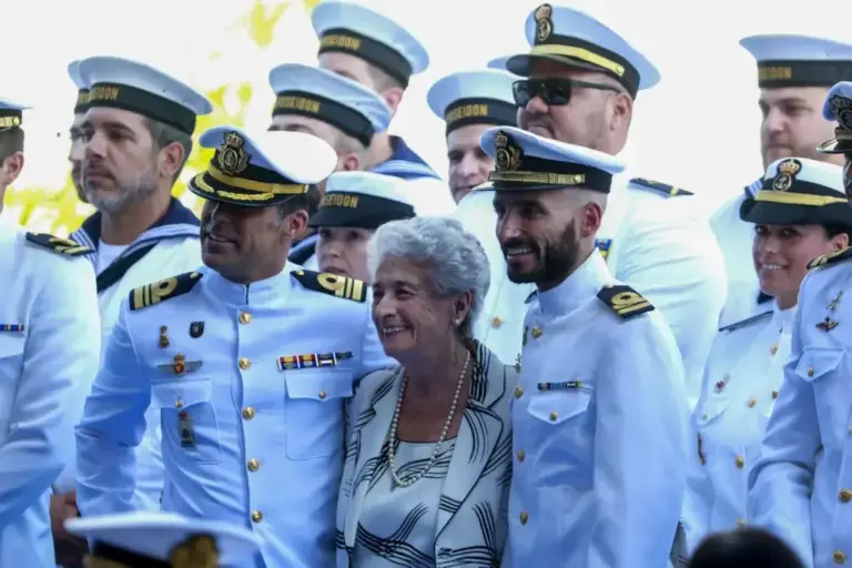 The crew of the Poseidon with its godmother, Spain’s first underwater archaeologist, María Dolores Higuera