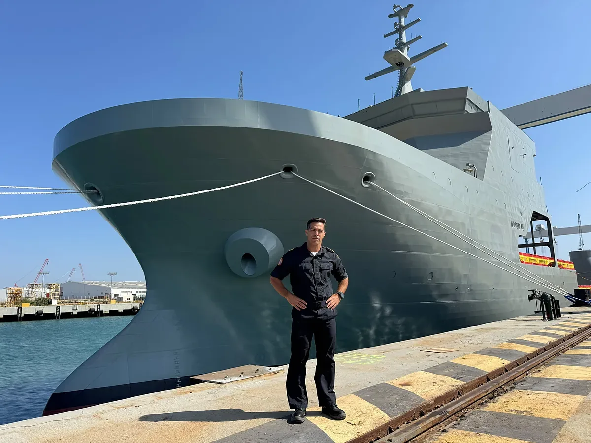 The 'Poseidón' is already in the water: the Navy's "vanguard" with a robot that descends to 6,000 meters and space for the NATO minisubmarine
