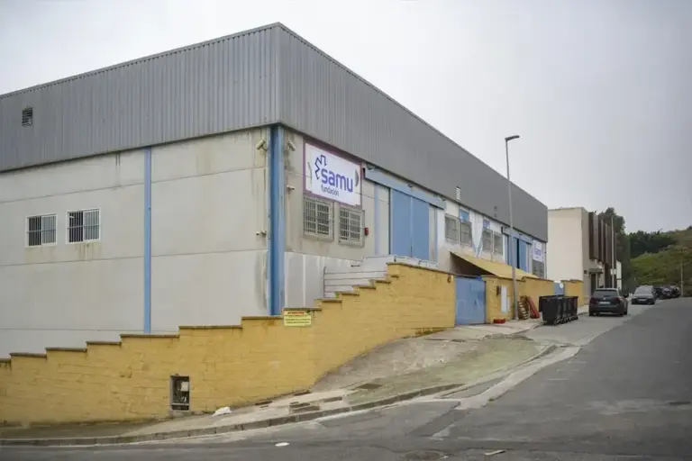 Warehouse in an industrial estate located on the outskirts of Ceuta, where more than fifty underage girls have been accommodated.