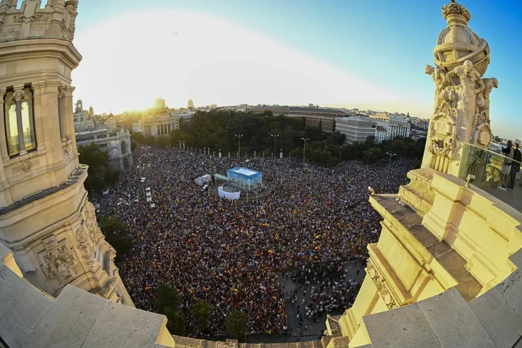 Those from Cibeles and 20,000 more