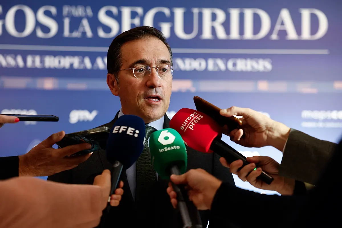 Albares announces a "permanent institutional presence" of Frontex in Ceuta and Melilla after the mass crossing of people