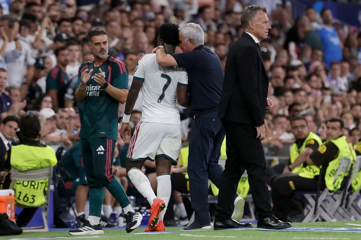 El Bernabéu pasa del apoyo a Ceuta a los pitos a Vinicius y a Mbappé: "Os gusta preguntar por esto a ver si digo que estoy enfadado... No lo voy a comentar"