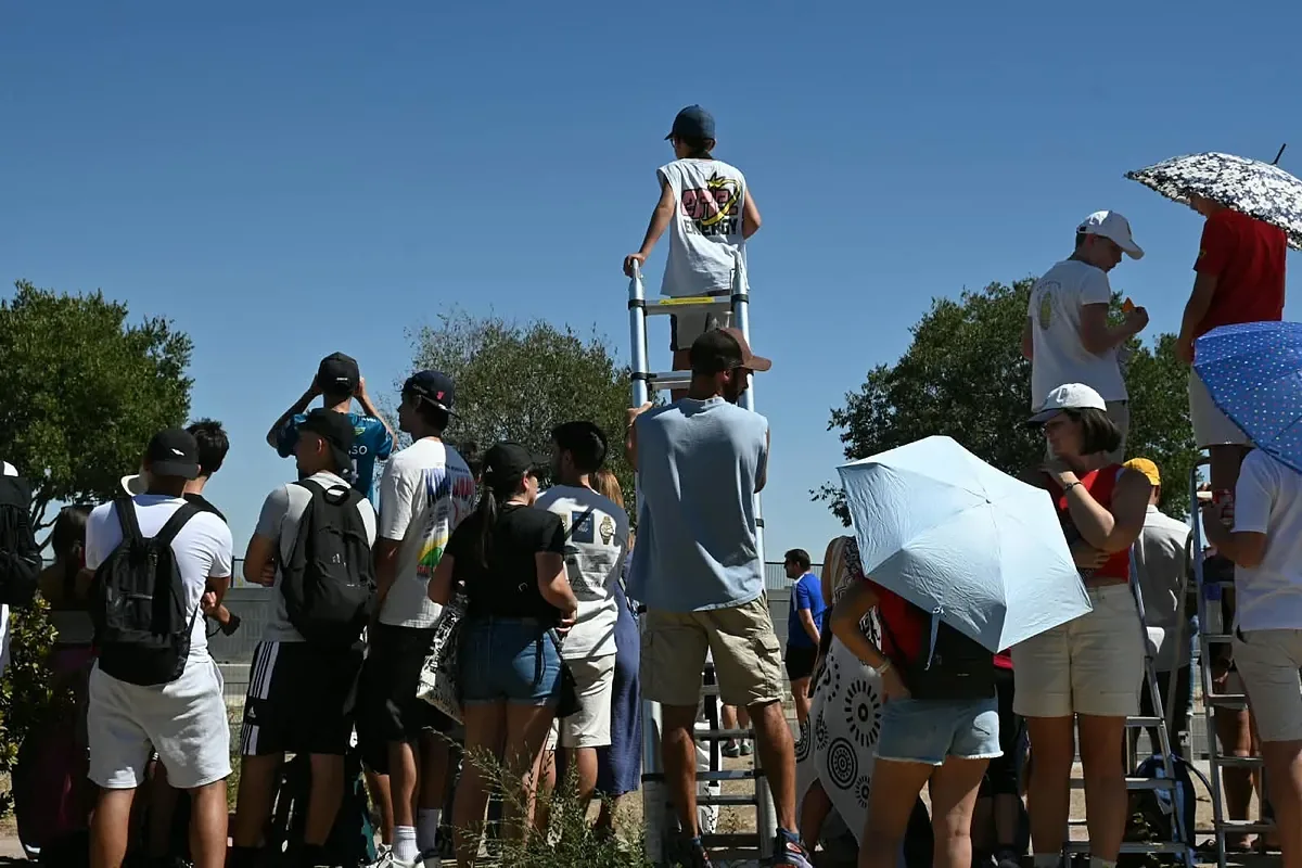 This is how the hundreds of fans without tickets experienced the Formula 1 race: "My children are big fans, but I can't afford it"