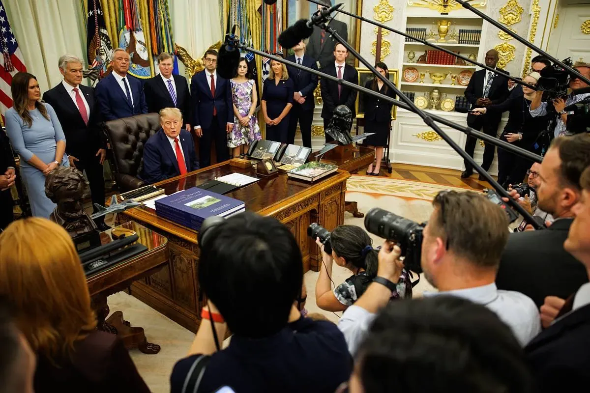 Trump announces an agreement with Denmark granting the United States "permanent control" over Greenland's security