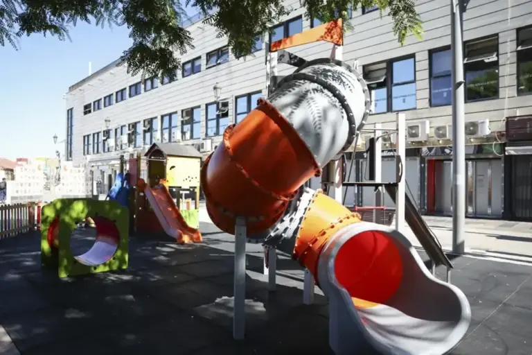 One of the parks in Ceuta that 'caballa' children have not been able to enjoy this summer.