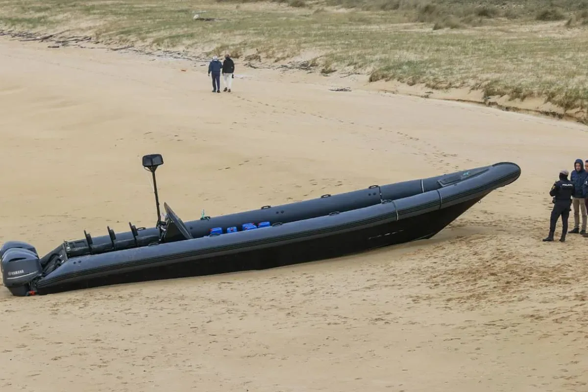 Five detained and several injured after a drug speedboat crashes into a patrol boat in Almería