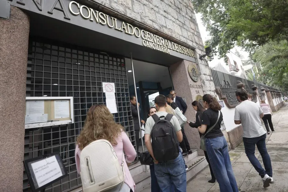 The Electoral Board executes the suspension of the 'grandchildren's law' and requests reports from the consulates on the link of the naturalized with the exile