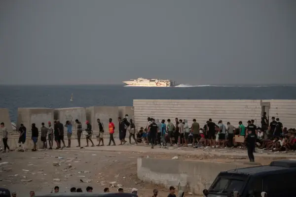 The Government takes control of the Port of Ceuta to accommodate migrants