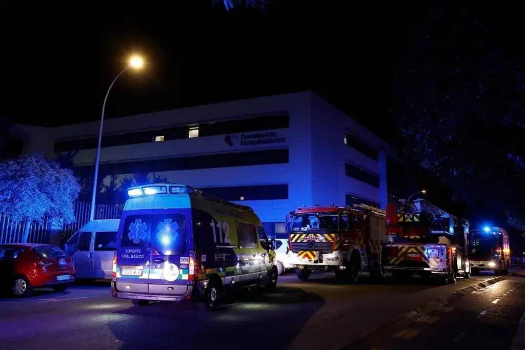 One person dies and seven are injured in a fire at a residence in Pamplona