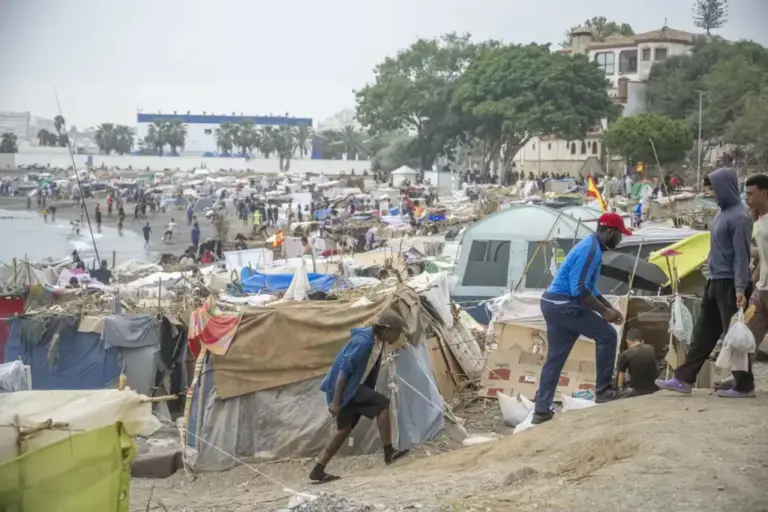 About 2,000 immigrants have occupied El Trampolín beach, creating a new neighborhood