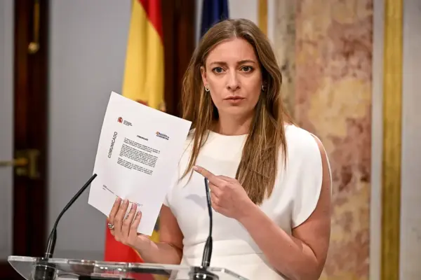 The PP accuses Sánchez of having perpetrated a "state lie" and Vox asks the groups to activate article 102 of the Constitution to judge the president "for treason"