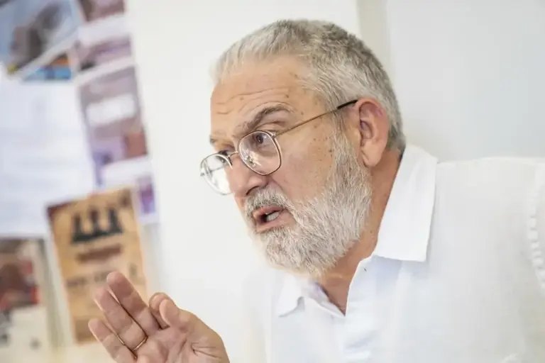 Colonel Romero vehemently defends the reputation of the CNI.