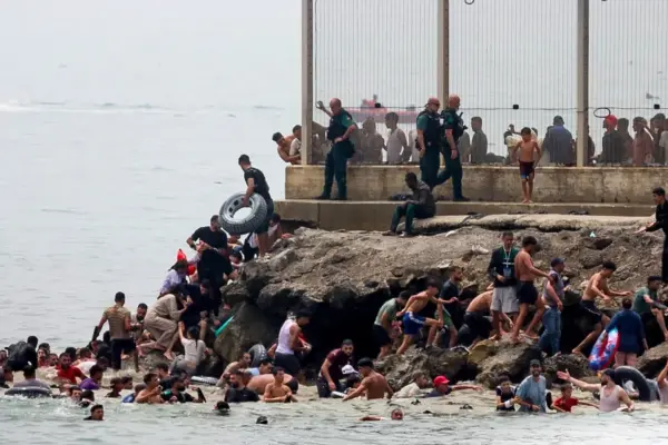 The European Parliament manages to pass a resolution supporting Ceuta despite the socialists' veto: "It has been invaded"