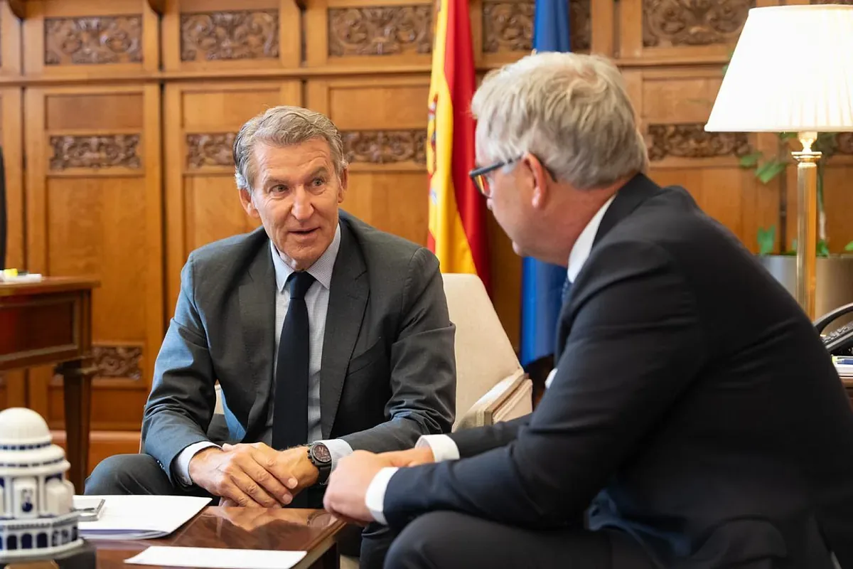 Feijóo asks the EU to exert "the appropriate pressure" to "solve the Government's disaster" in Ceuta