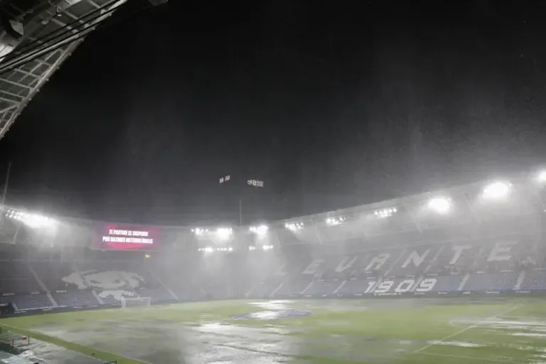 Aspecto del campo del Levante completamente anegado en plena tormenta sobre Valencia.
