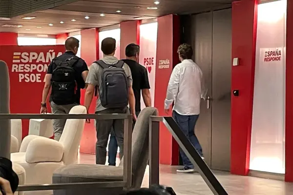 The Court of Auditors hands over to the judge a 'pendrive' with the first and last names of the PSOE donors in the investigation of the party's illegal financing