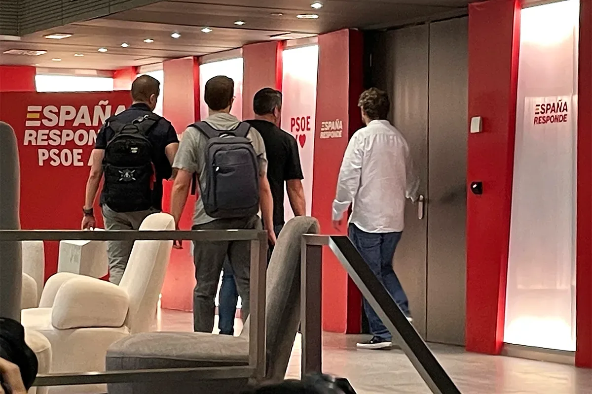 The Court of Auditors hands over to the judge a 'pendrive' with the first and last names of the PSOE donors in the investigation of the party's illegal financing
