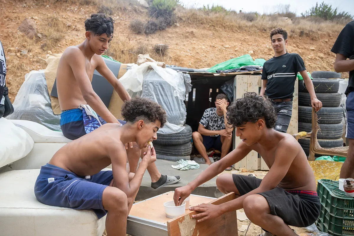 The 'oasis' of "freedom" for Moroccan kids in Ceuta: "Youth centers, no; we want freedom"