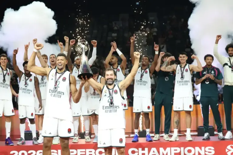 Llull and Tavares lift the European Supercup trophy in Abu Dhabi.
