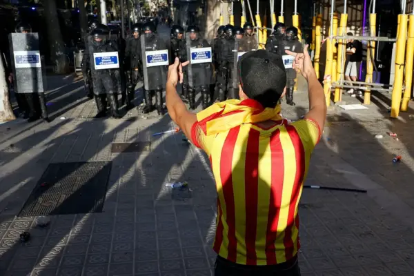 Eighteen arrested for public disorder in various riots during the Diada in Barcelona