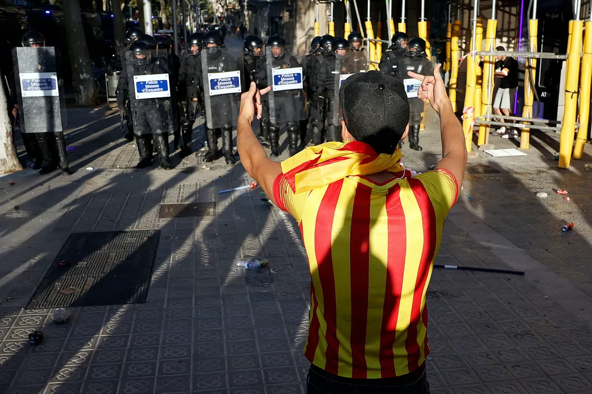 Eighteen arrested for public disorder in various riots during the Diada in Barcelona