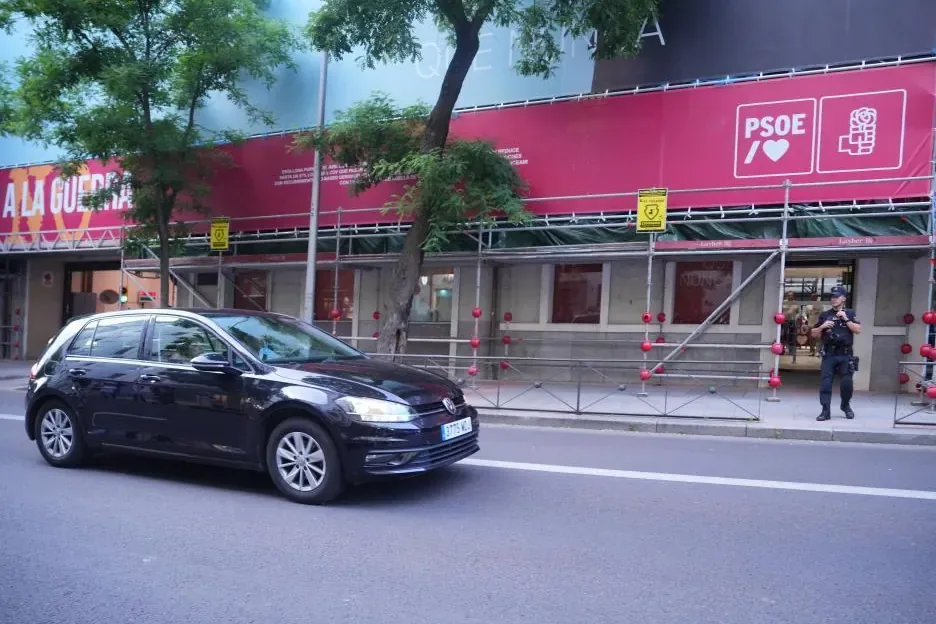 The PSOE rushes to assure that it is "absolutely calm" about the investigation of a fictitious 15 million contract linked to its financing