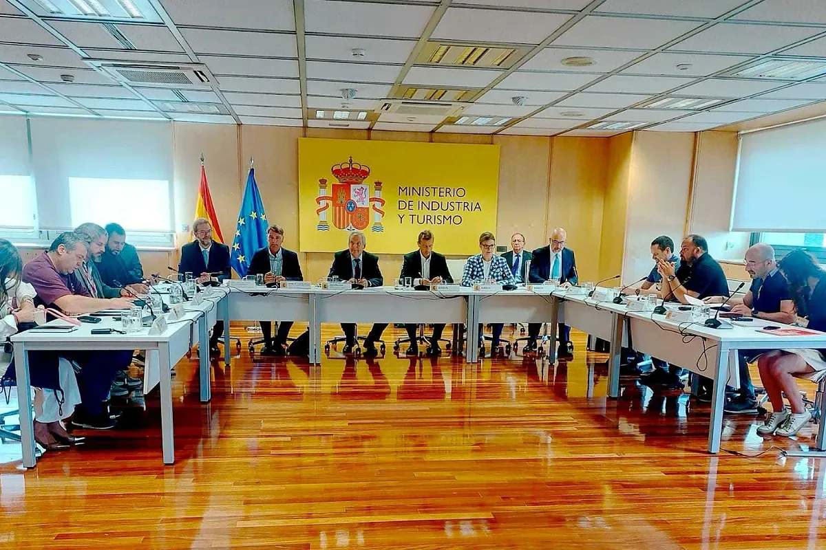 Airbus reaches a preliminary agreement with UGT, CCOO, SIPA, and ATP, but it will have to be approved in a referendum by the workforce